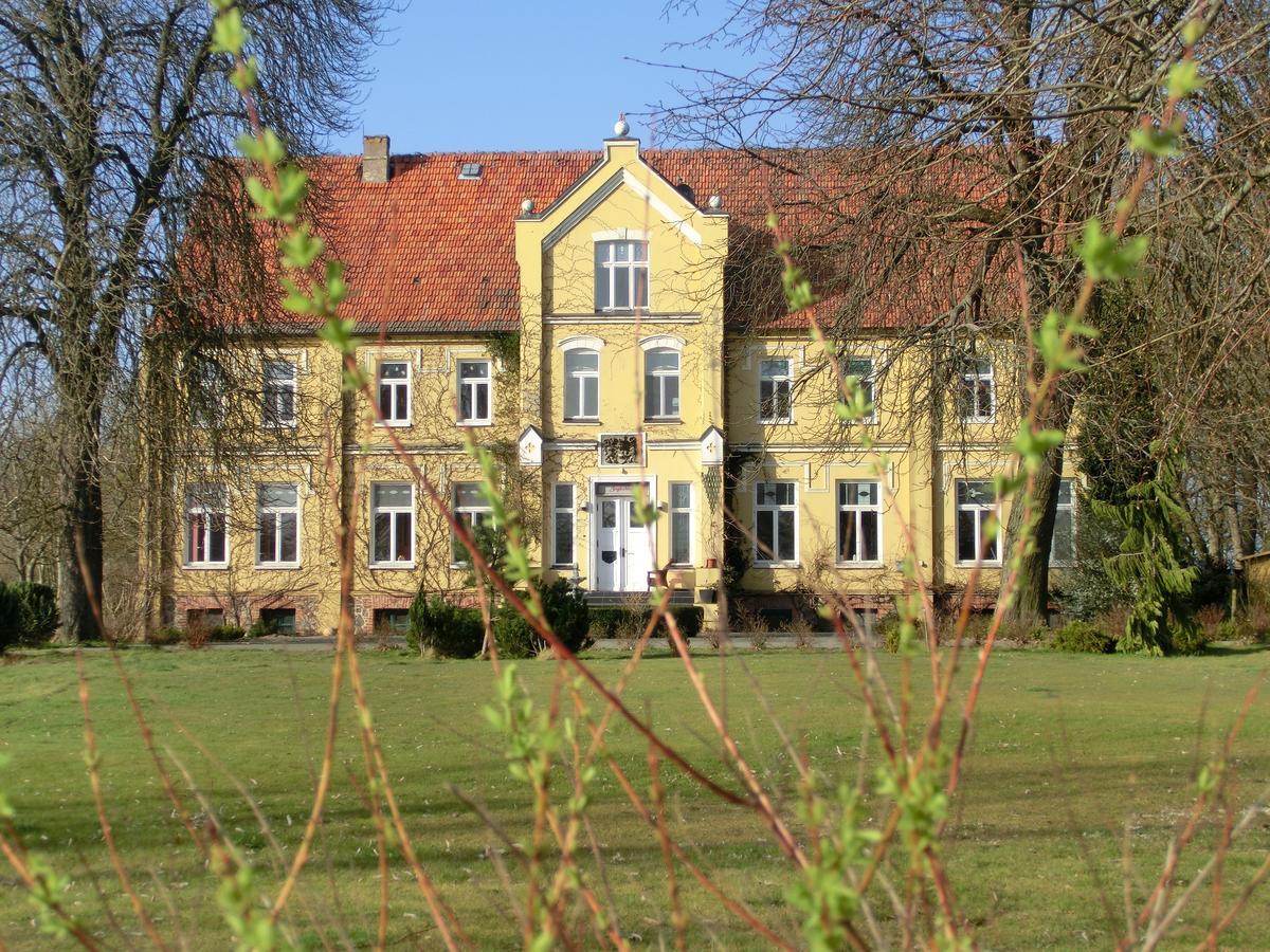Domane Neu Gaarz Hostel Eksteriør billede