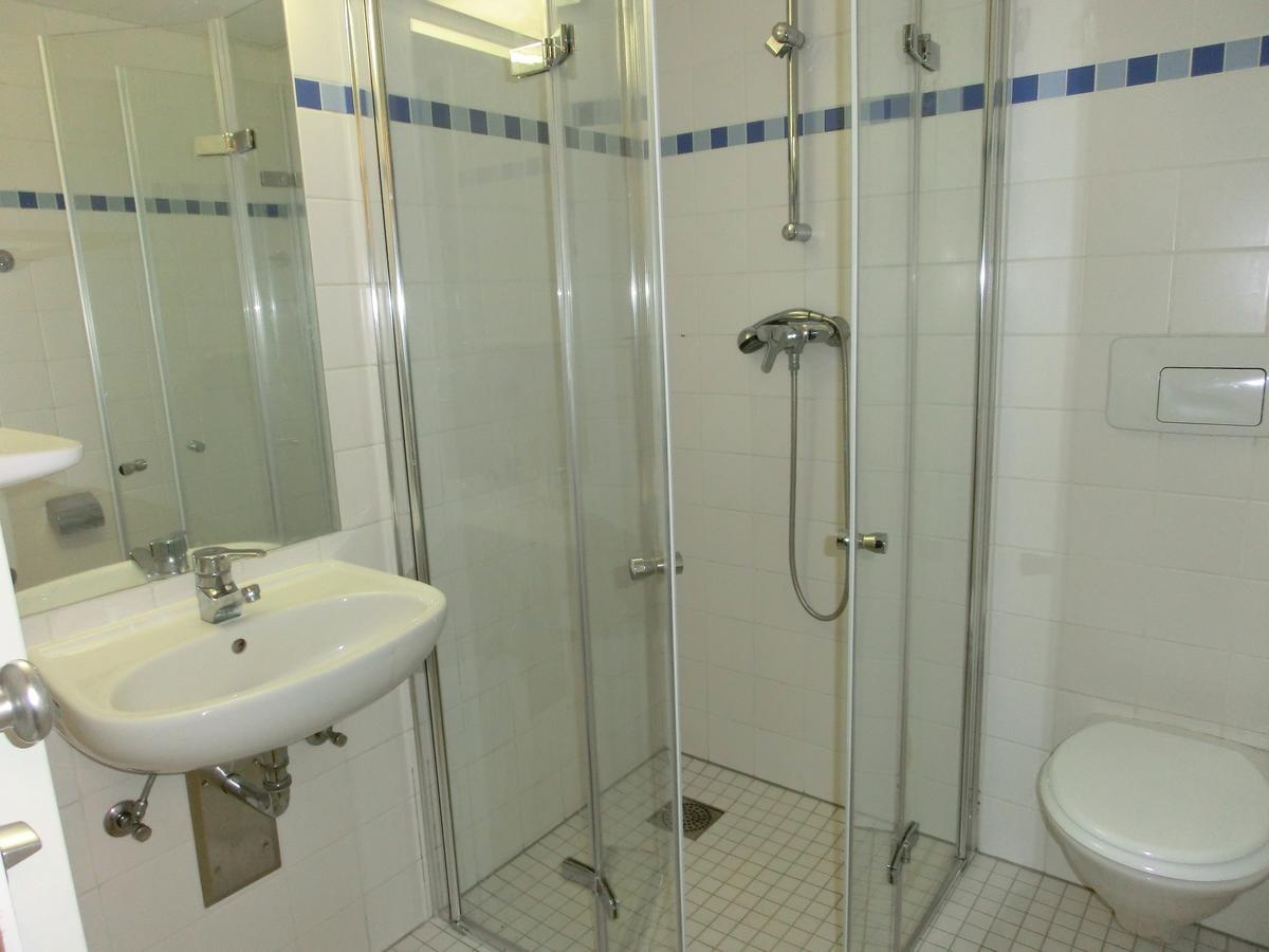 Domane Neu Gaarz Hostel Eksteriør billede