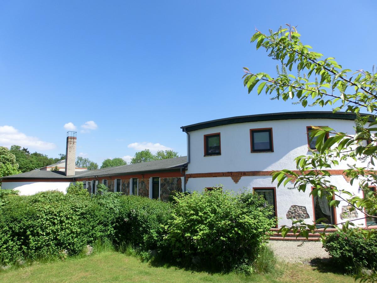Domane Neu Gaarz Hostel Eksteriør billede