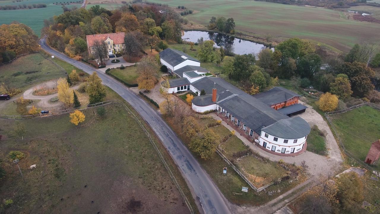 Domane Neu Gaarz Hostel Eksteriør billede